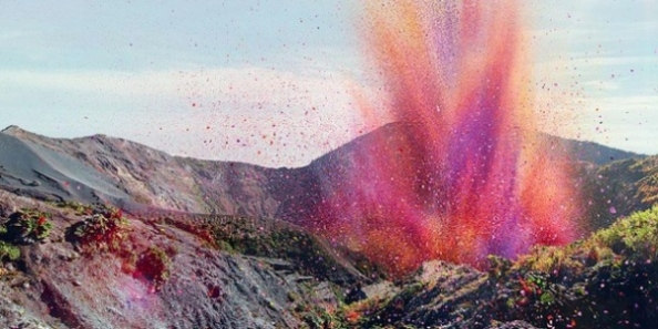 Kolorowa erupcja wulkanu na Kostaryce